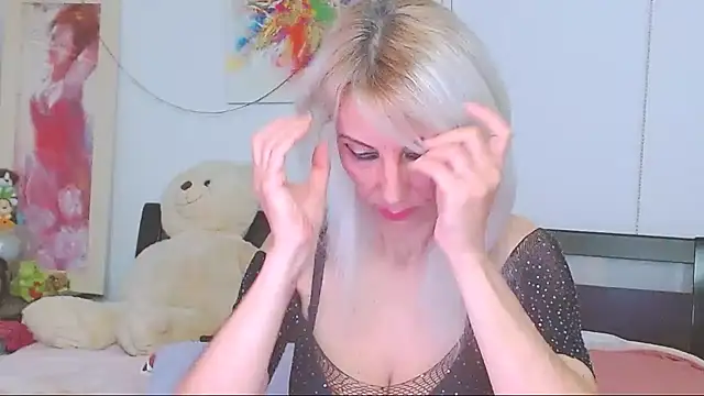 HoneyLara online show from 04-22-26, 07:31