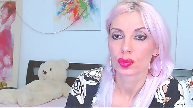 Snapshot of HoneyLara chatting on 10-10-25, 08:53 HoneyLara online show from 10-10-25, 08:53