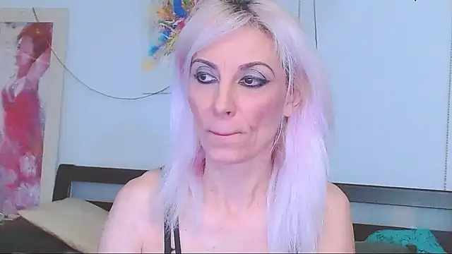 Snapshot of HoneyLara chatting on 03-16-25, 07:38 HoneyLara online show from 03-16-25, 07:38