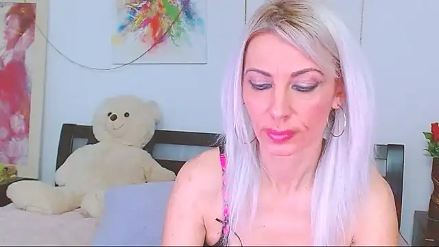 HoneyLara online show from 02-15-26, 07:31