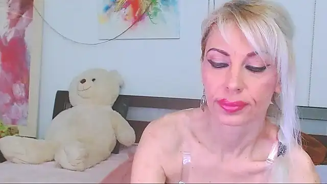 HoneyLara online show from 04-17-26, 08:44