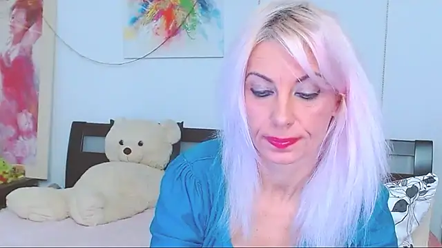 HoneyLara online show from 10-29-25, 08:52