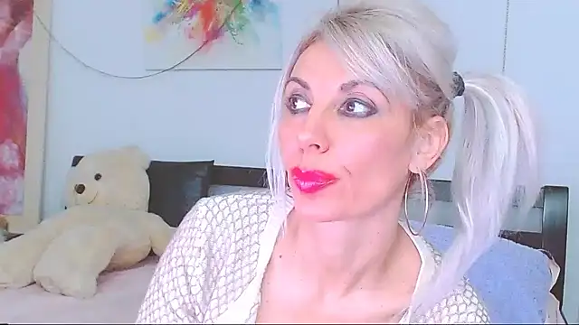 HoneyLara online show from 12-23-25, 06:45