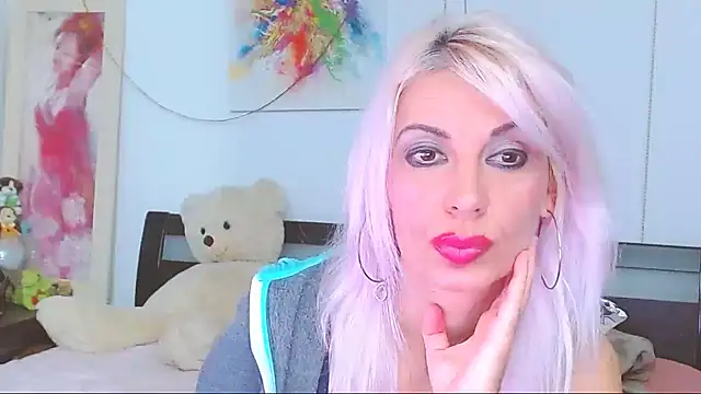 HoneyLara online show from 10-24-25, 08:41