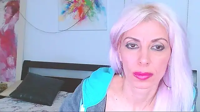 Snapshot of HoneyLara chatting on 03-23-25, 06:47 HoneyLara online show from 03-23-25, 06:47