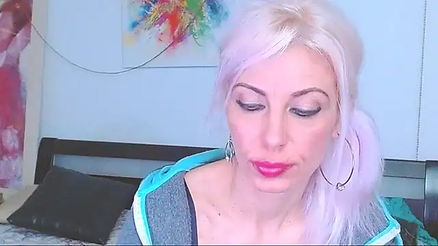 Snapshot of HoneyLara chatting on 03-23-25, 02:48 HoneyLara online show from 03-23-25, 02:48