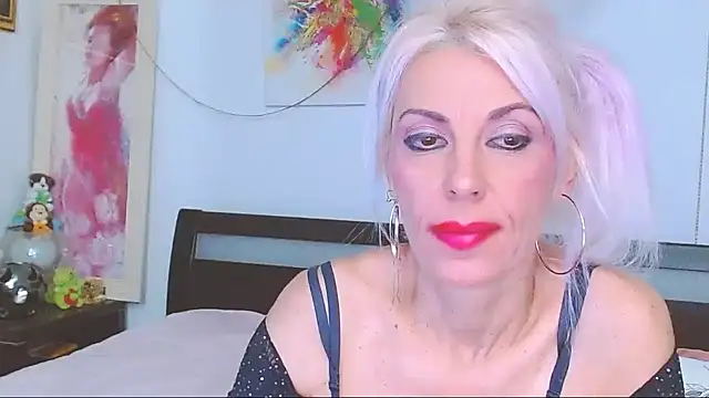 Snapshot of HoneyLara chatting on 09-26-25, 09:21 HoneyLara online show from 09-26-25, 09:21