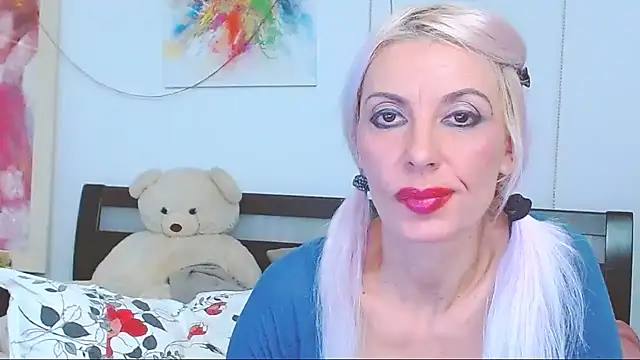 Snapshot of HoneyLara chatting on 10-06-25, 08:42 HoneyLara online show from 10-06-25, 08:42