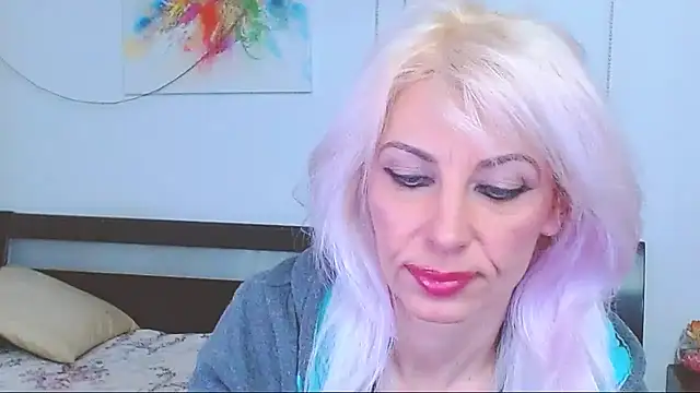 Snapshot of HoneyLara chatting on 03-21-25, 02:28 HoneyLara online show from 03-21-25, 02:28