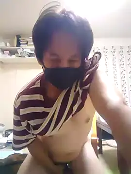 Snapshot of tarou08700870 chatting on 10-18-25, 01:35 tarou08700870 online show from 10-18-25, 01:35