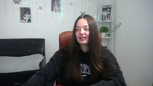Snapshot of MilanaPrice chatting on 10-05-25, 05:09 MilanaPrice online show from 10-05-25, 05:09