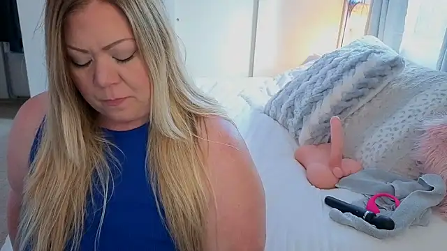 JESS LOVES online show from 10-23-25, 05:11