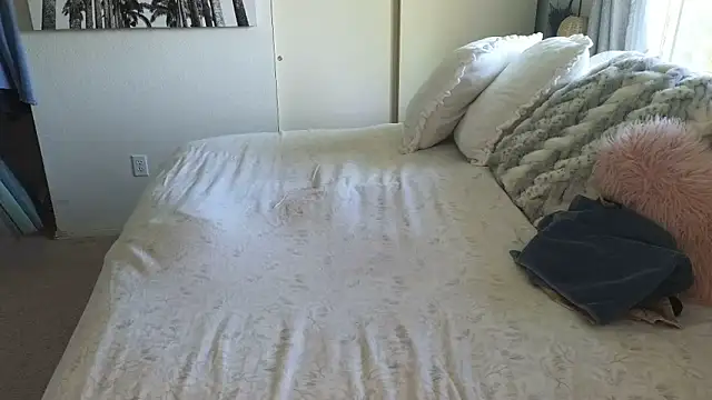 JESS LOVES online show from 05-22-26, 06:17