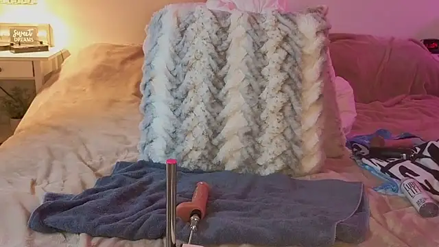 JESS LOVES online show from 10-11-25, 05:36