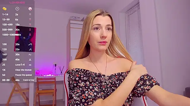 Snapshot of HotCarolineXO chatting on 03-09-25, 03:27 HotCarolineXO online show from 03-09-25, 03:27