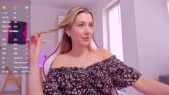 Snapshot of HotCarolineXO chatting on 03-09-25, 12:09 HotCarolineXO online show from 03-09-25, 12:09