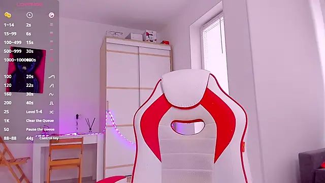 Snapshot of HotCarolineXO chatting on 02-22-25, 10:29 HotCarolineXO online show from 02-22-25, 10:29