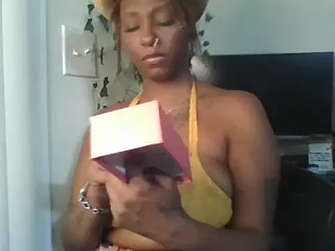 Snapshot of Goddesspandora chatting on 02-02-25, 12:13 Goddesspandora online show from 02-02-25, 12:13