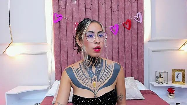 Snapshot of NicoleBlum chatting on 02-12-25, 05:48 NicoleBlum online show from 02-12-25, 05:48