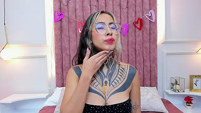 Snapshot of NicoleBlum chatting on 02-12-25, 02:43 NicoleBlum online show from 02-12-25, 02:43