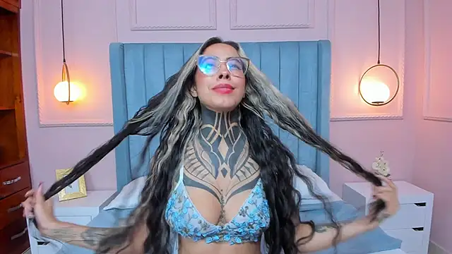 Snapshot of NicoleBlum chatting on 03-03-25, 11:03 NicoleBlum online show from 03-03-25, 11:03