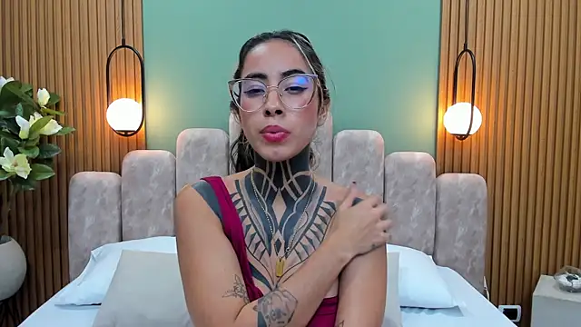 Snapshot of NicoleBlum chatting on 03-11-25, 10:20 NicoleBlum online show from 03-11-25, 10:20