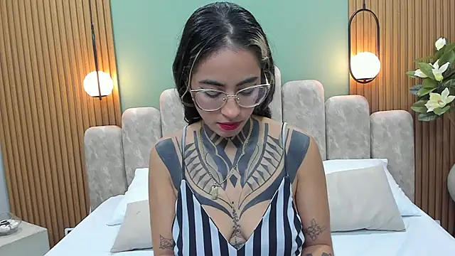 Snapshot of NicoleBlum chatting on 03-10-25, 01:54 NicoleBlum online show from 03-10-25, 01:54