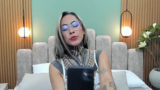 Snapshot of NicoleBlum chatting on 03-07-25, 01:40 NicoleBlum online show from 03-07-25, 01:40