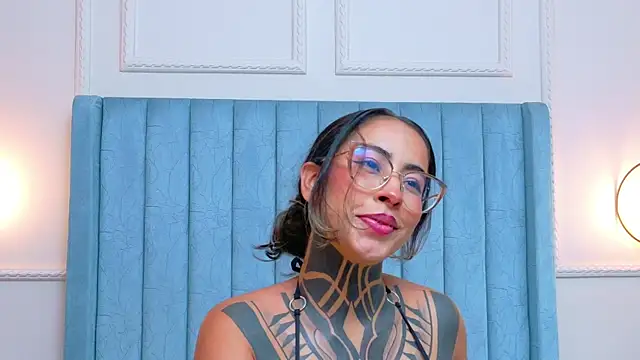 NicoleBlum online show from 06-16-26, 07:47