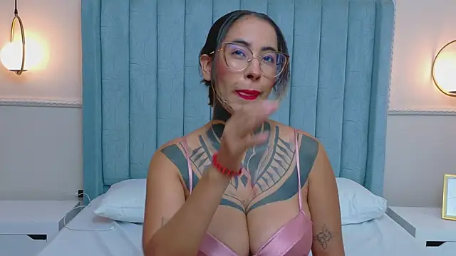 NicoleBlum online show from 05-25-26, 07:56