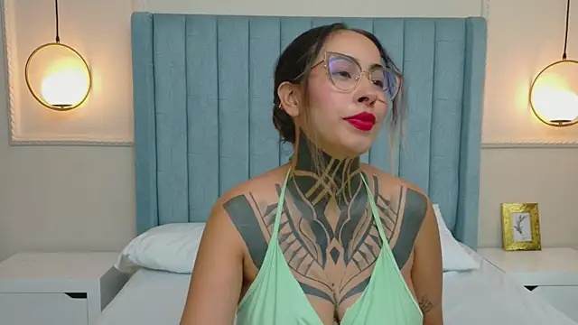 NicoleBlum online show from 04-06-26, 08:10