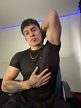 strongboy  online show from 05-08-26, 08:23