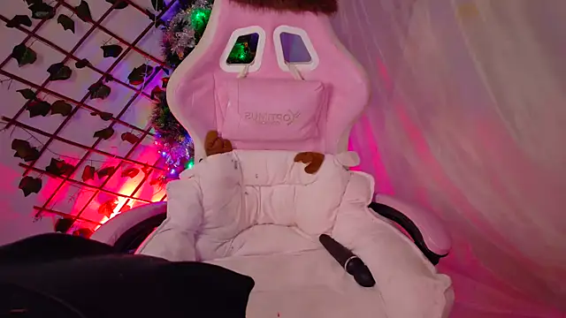 -Camila  online show from 12-19-25, 03:47