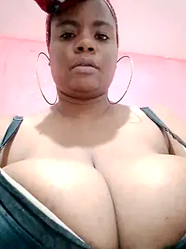 Snapshot of bigtitssxx chatting on 03-21-25, 04:40 bigtitssxx online show from 03-21-25, 04:40