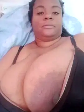 Snapshot of bigtitssxx chatting on 10-26-25, 07:25 bigtitssxx online show from 10-26-25, 07:25