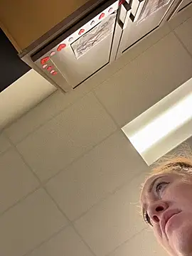 cinnatitties online show from 11-04-25, 04:00