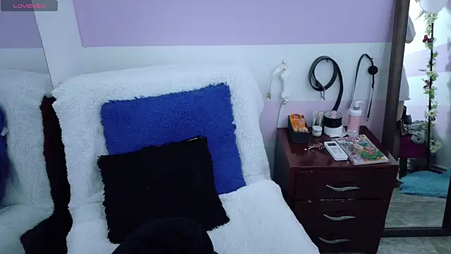 Catwhite  online show from 10-17-25, 06:10