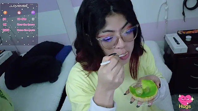 Catwhite  online show from 11-06-25, 04:11