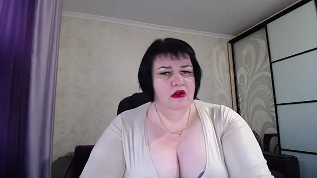 JuicyLady Di online show from 10-17-25, 05:00