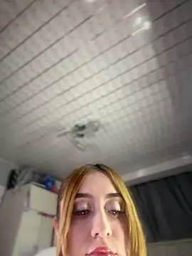 Snapshot of Sam_Thompsoon_ chatting on 04-25-26, 02:47 Sam Thompsoon online show from 04-25-26, 02:47