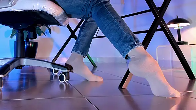 ArchieCollins online show from 10-04-25, 04:58