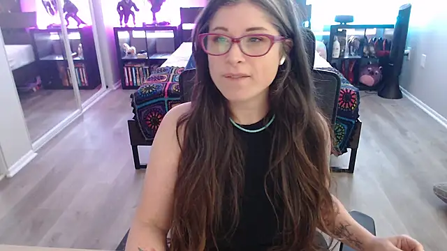 Snapshot of TheLenaAdams chatting on 12-17-24, 05:36 TheLenaAdams online show from 12-17-24, 05:36