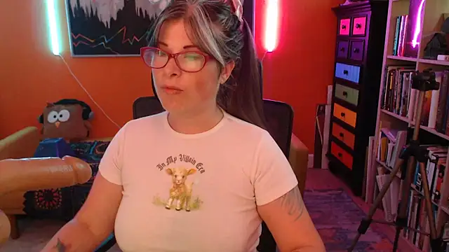 TheLenaAdams online show from 12-14-25, 11:10