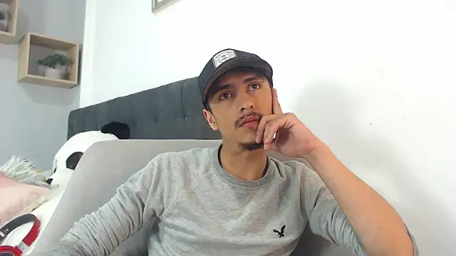 Snapshot of ryan_maxy chatting on 02-22-25, 03:25 ryan maxy online show from 02-22-25, 03:25