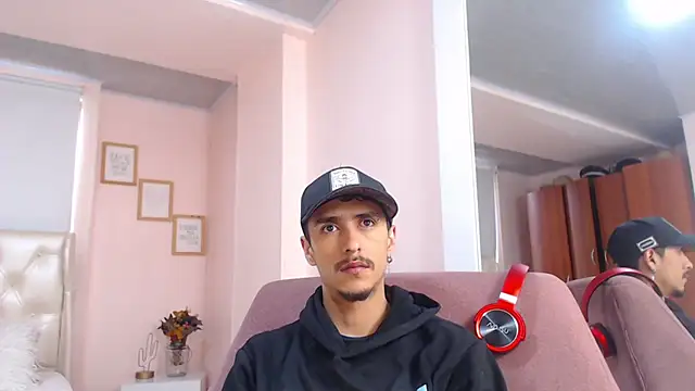 Snapshot of ryan_maxy chatting on 02-23-25, 12:27 ryan maxy online show from 02-23-25, 12:27