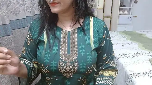 Lovelywife786 online show from 11-19-25, 05:02