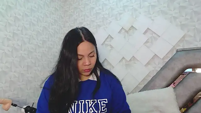 EmilyQueen3x online show from 09-18-25, 12:52