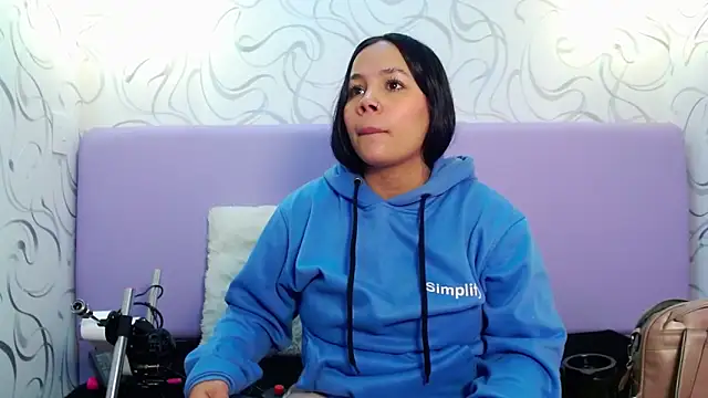 EmilyQueen3x online show from 10-09-25, 01:00