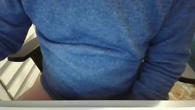 Snapshot of alessexxx24 chatting on 03-07-25, 08:33 alessexxx24 online show from 03-07-25, 08:33