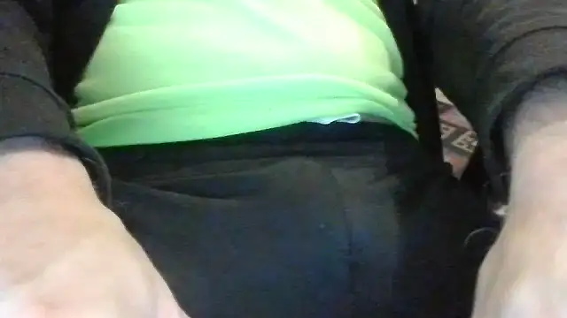 Snapshot of alessexxx24 chatting on 09-30-25, 07:25 alessexxx24 online show from 09-30-25, 07:25